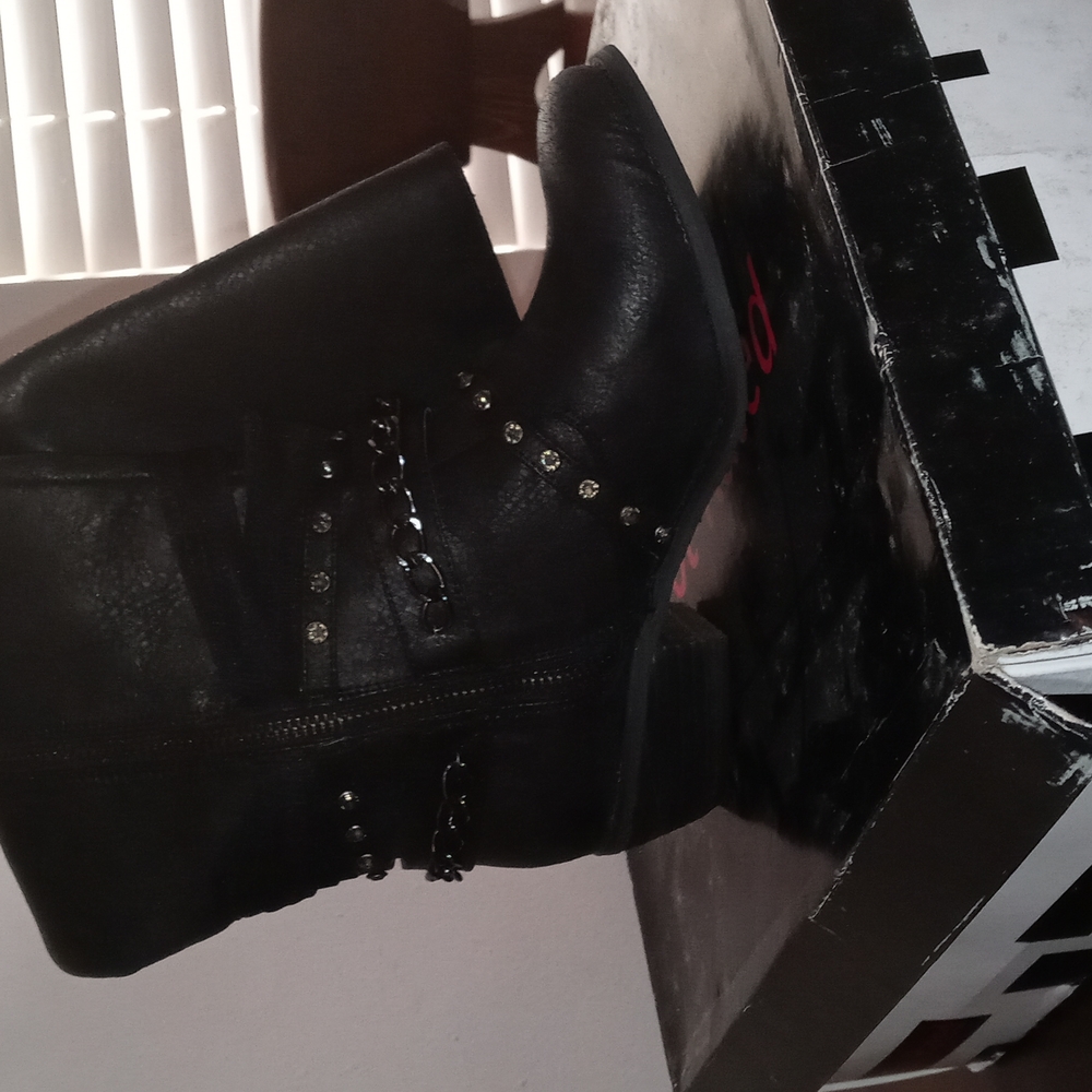 Black boot